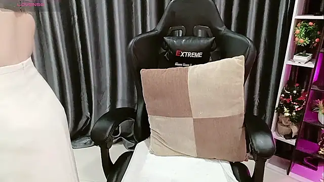 Snapshot of Yuki-yio chatting on 02.26.26 Yuki-yio online show from 02.26.26