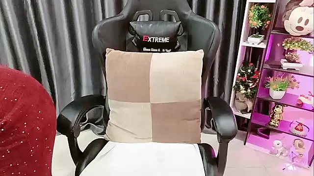 Snapshot of Yuki-yio chatting on 02.27.26 Yuki-yio online show from 02.27.26