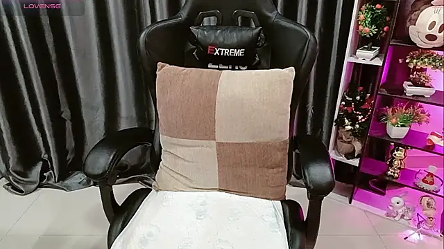 Snapshot of Yuki-yio chatting on 02.28.26 Yuki-yio online show from 02.28.26