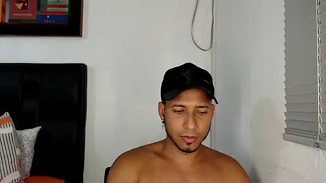 Snapshot of thommerxxx chatting on 01.30.25 thommerxxx online show from 01.30.25