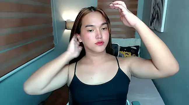 Snapshot of MoaningKylie chatting on 12.13.24 MoaningKylie online show from 12.13.24