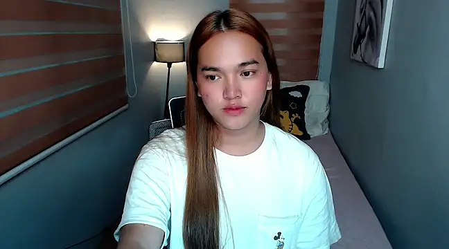 Snapshot of MoaningKylie chatting on 12.15.24 MoaningKylie online show from 12.15.24