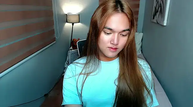 Snapshot of MoaningKylie chatting on 12.19.24 MoaningKylie online show from 12.19.24