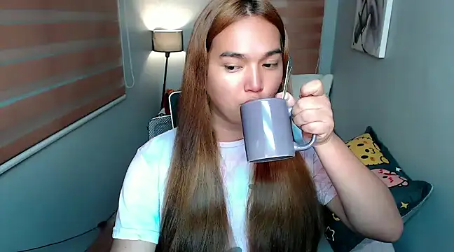 Snapshot of MoaningKylie chatting on 12.21.24 MoaningKylie online show from 12.21.24