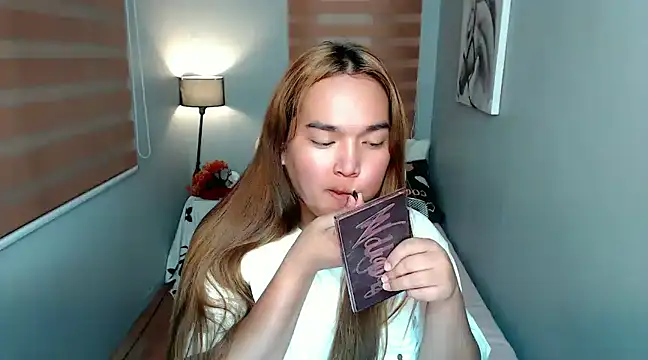 Snapshot of MoaningKylie chatting on 01.03.25 MoaningKylie online show from 01.03.25