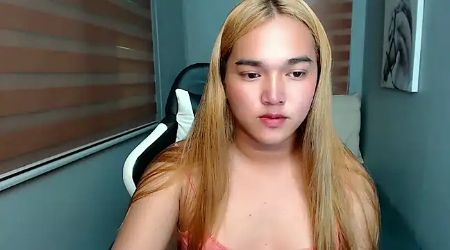 Snapshot of MoaningKylie chatting on 02.01.25 MoaningKylie online show from 02.01.25