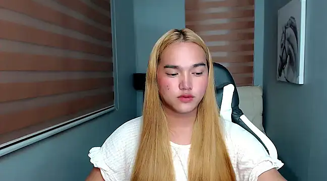 Snapshot of MoaningKylie chatting on 02.01.25 MoaningKylie online show from 02.01.25