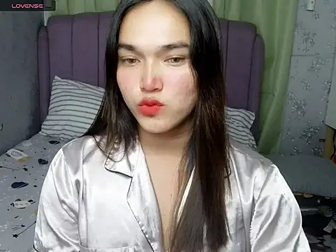 Snapshot of MoaningKylie chatting on 04.13.26 MoaningKylie online show from 04.13.26