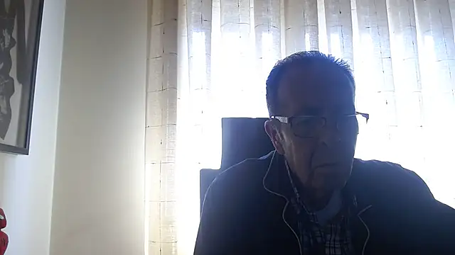 Snapshot of TonyComa chatting on 05.06.26 TonyComa online show from 05.06.26