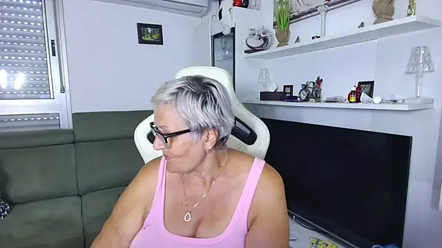 Snapshot of Selenna57 chatting on 06.17.26 Selenna57 online show from 06.17.26
