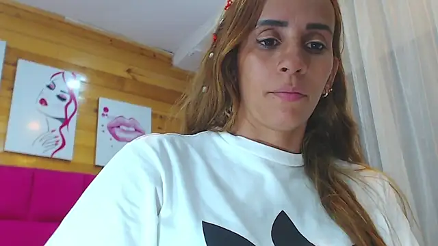 Amber Moore online show from 02.04.25