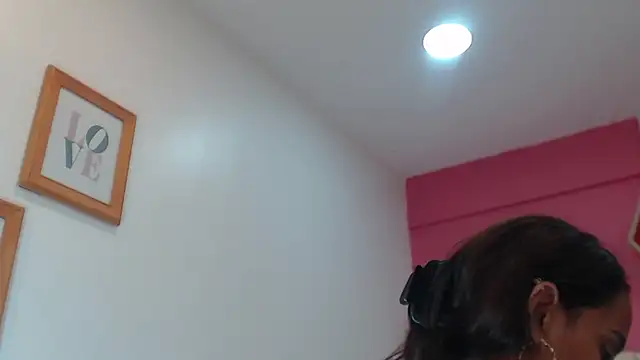 Amber Moore online show from 09.08.25