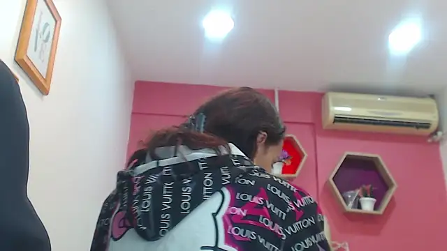 Amber Moore online show from 09.10.25