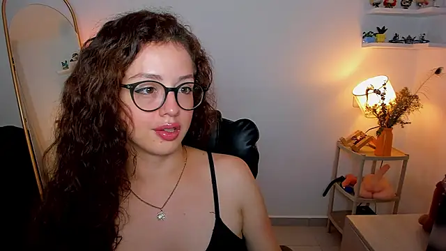 Cassandra Caiin online show from 11.30.25