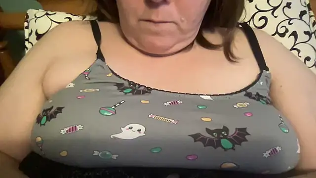 Snapshot of ParisNova chatting on 02.02.26 ParisNova online show from 02.02.26