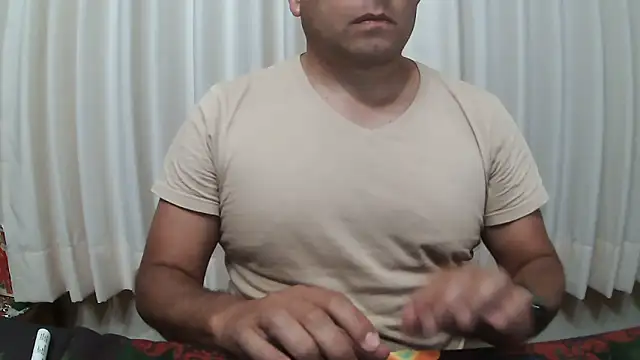 chicoguapo8 online show from 12.18.25