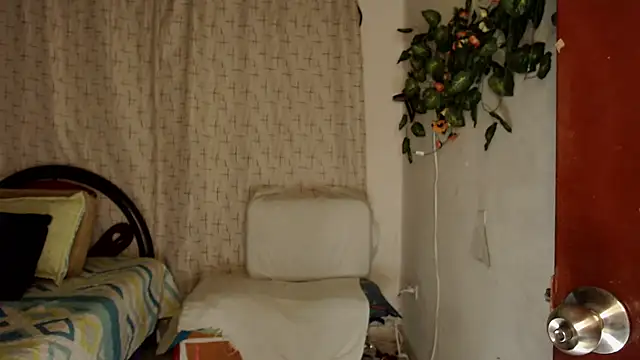 Estefani 32 online show from 10.27.25