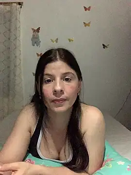 Snapshot of Estefani_32 chatting on 06.04.26 Estefani 32 online show from 06.04.26