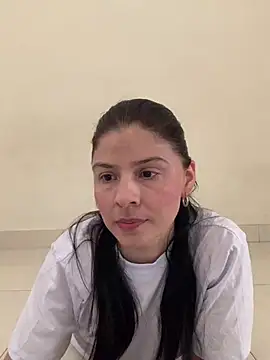 Snapshot of Estefani_32 chatting on 06.17.26 Estefani 32 online show from 06.17.26