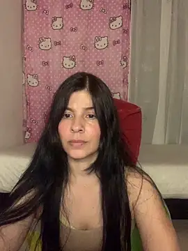 Snapshot of Estefani_32 chatting on 06.21.26 Estefani 32 online show from 06.21.26