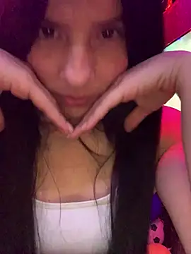 Snapshot of Estefani_32 chatting on 06.27.26 Estefani 32 online show from 06.27.26