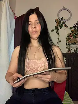 Snapshot of Estefani_32 chatting on 06.29.26 Estefani 32 online show from 06.29.26