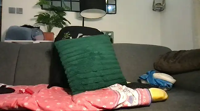 Snapshot of choco_petite chatting on 02.11.25 choco petite online show from 02.11.25