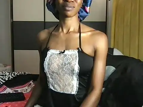 Snapshot of choco_petite chatting on 02.28.25 choco petite online show from 02.28.25