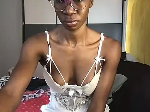 Snapshot of choco_petite chatting on 03.01.25 choco petite online show from 03.01.25