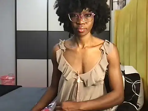 Snapshot of choco_petite chatting on 03.02.25 choco petite online show from 03.02.25