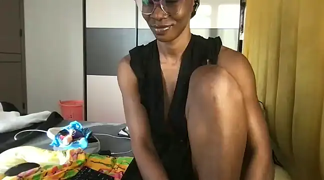 Snapshot of choco_petite chatting on 03.17.25 choco petite online show from 03.17.25