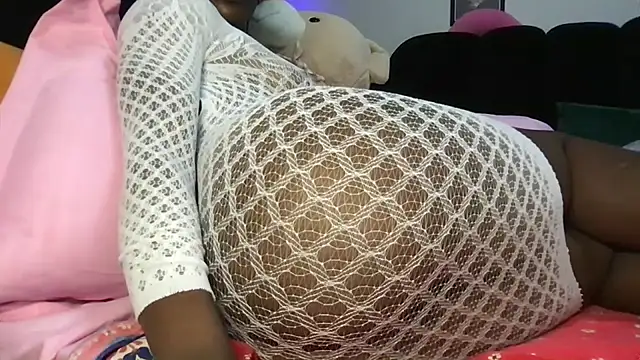 Snapshot of choco_petite chatting on 02.26.26 choco petite online show from 02.26.26