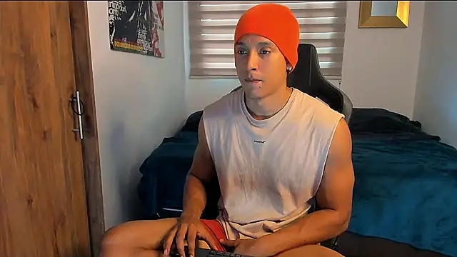 Snapshot of Liam_V chatting on 12.11.24 Liam V online show from 12.11.24