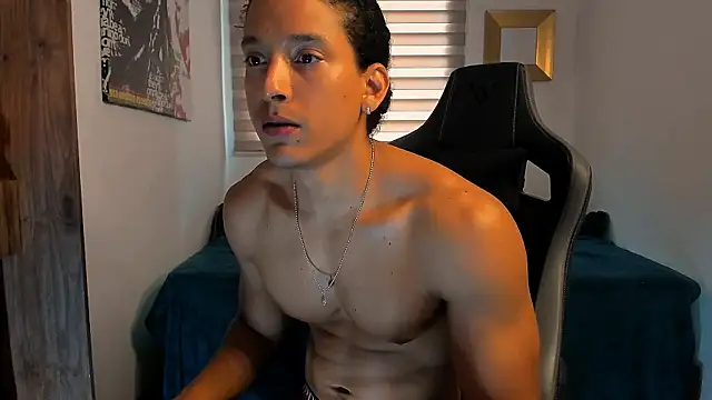 Snapshot of Liam_V chatting on 12.19.24 Liam V online show from 12.19.24