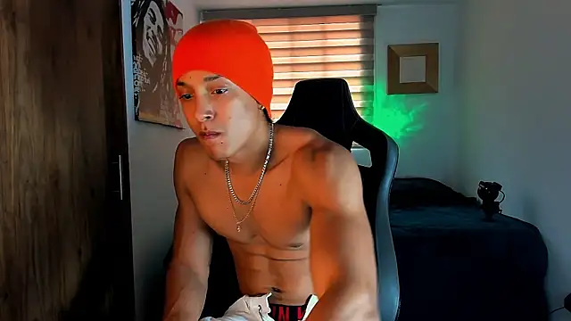 Snapshot of Liam_V chatting on 02.01.25 Liam V online show from 02.01.25