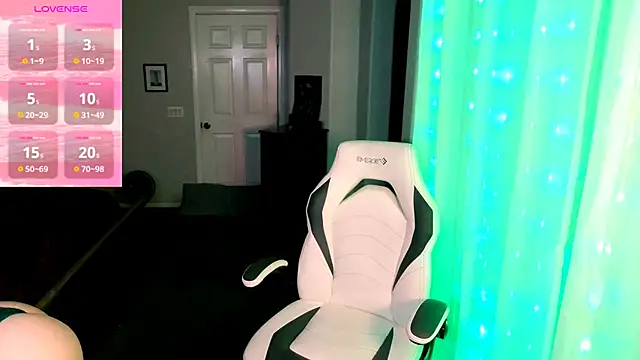 britteebee online show from 10.26.25