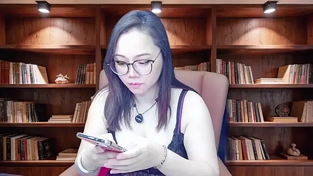 Snapshot of Giuliam chatting on 04.10.26 Giuliam online show from 04.10.26