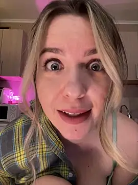 Snapshot of NastyushaaLove chatting on 03.19.25 NastyushaaLove online show from 03.19.25