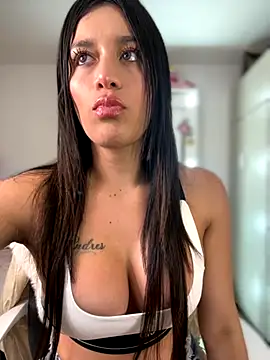 Emmily 19 online show from 09.19.25