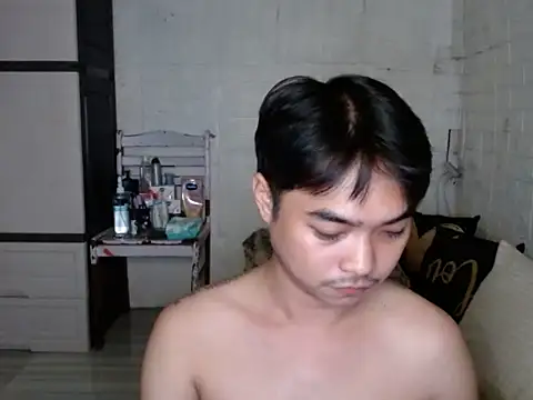 Snapshot of xAsianTwinkx chatting on 12.21.25 xAsianTwinkx online show from 12.21.25