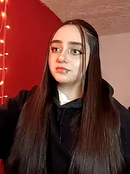 IvonneT online show from 10.11.25