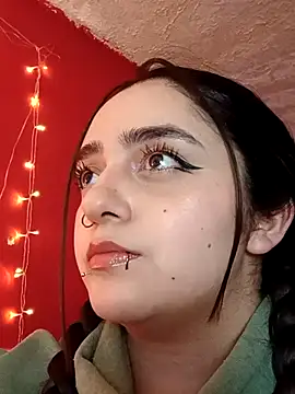 IvonneT online show from 10.26.25