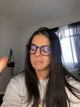 Snapshot of trianawhite chatting on 01.19.26 trianawhite online show from 01.19.26