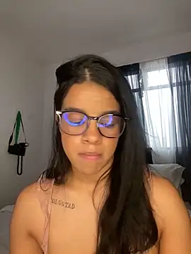 Snapshot of trianawhite chatting on 02.10.26 trianawhite online show from 02.10.26