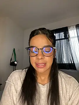 Snapshot of trianawhite chatting on 02.18.26 trianawhite online show from 02.18.26