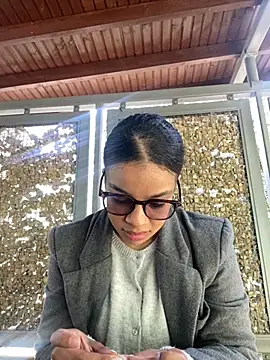 Snapshot of trianawhite chatting on 02.19.26 trianawhite online show from 02.19.26