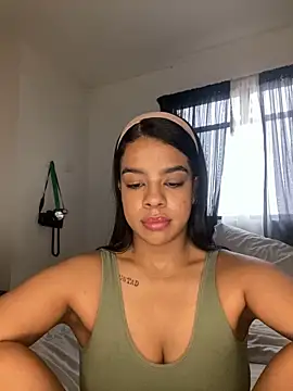 Snapshot of trianawhite chatting on 02.27.26 trianawhite online show from 02.27.26