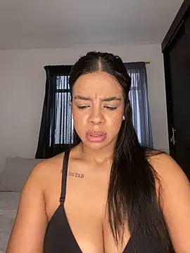 Snapshot of trianawhite chatting on 03.03.26 trianawhite online show from 03.03.26