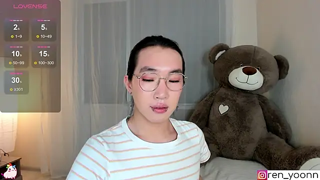 Snapshot of Ren_yoon chatting on 06.16.26 Ren yoon online show from 06.16.26