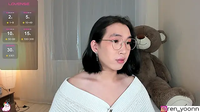 Snapshot of Ren_yoon chatting on 06.19.26 Ren yoon online show from 06.19.26